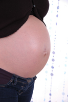 Babybauch von der Seite