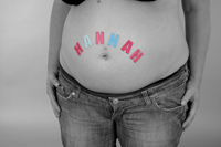 Babybauch mit Namen